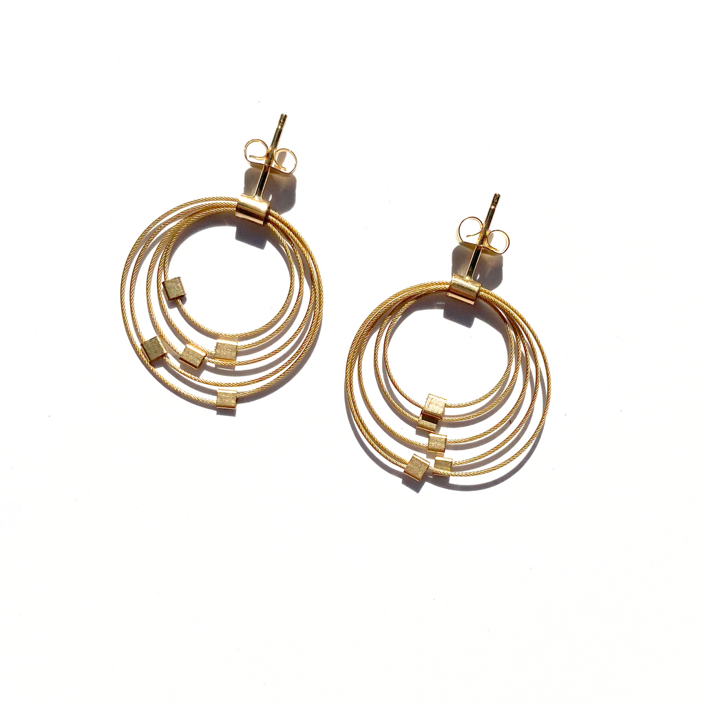 Grad Circle Mini Posts, Gold + Gold
