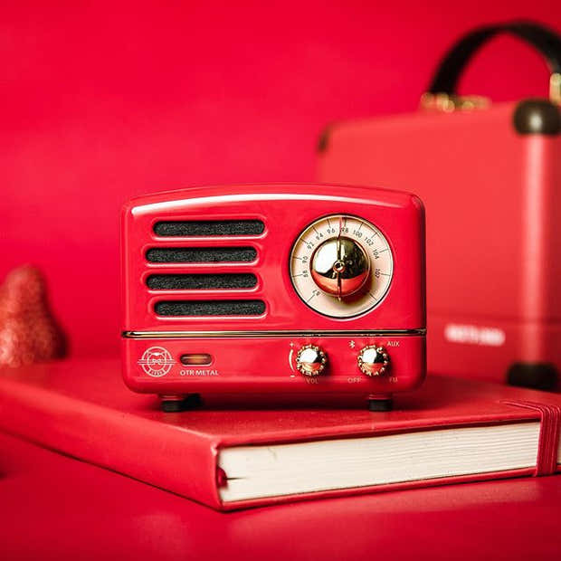 Vintage Bluetooth Speaker + Radio, Red