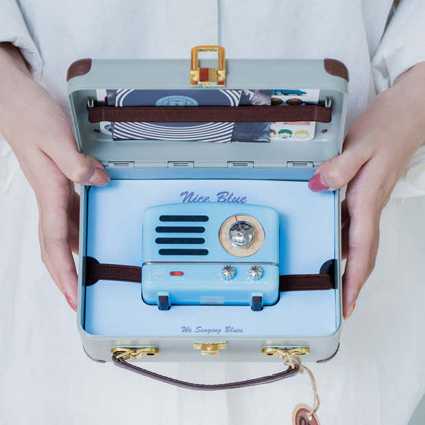 Vintage Bluetooth Speaker + Radio, Blue