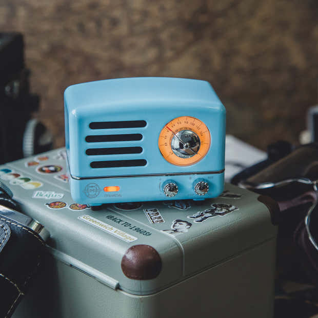 Vintage Bluetooth Speaker + Radio, Blue